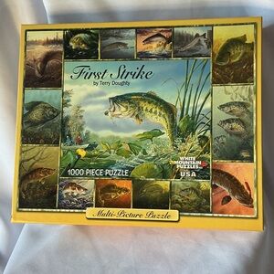 👉 White Mountain Puzzles – “First Strike” by Terry Doughty
👉 1000 piece puzzle